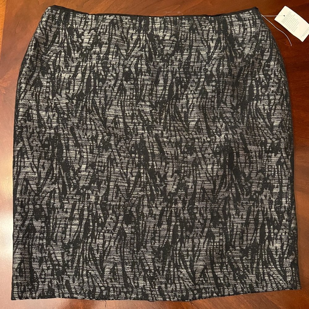 Chaus Women's Black/Silver Pencil Skirt, Lined, Back Zipper Size 12